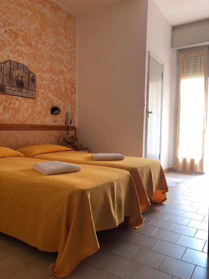 Hotel Serenella Vintage Rimini Kültér fotó
