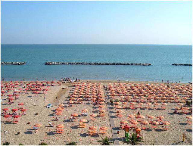 Hotel Serenella Vintage Rimini Kültér fotó