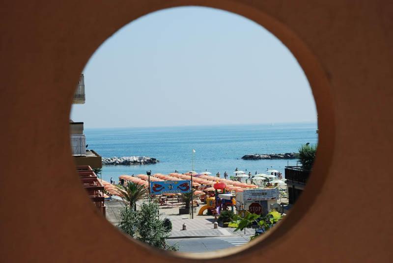 Hotel Serenella Vintage Rimini Kültér fotó